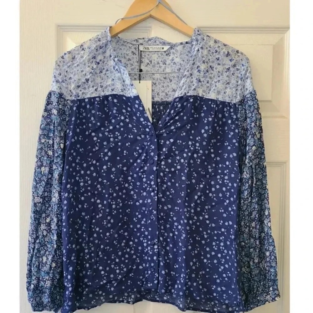 NWT Zara Navy and White Floral Blouse Medium